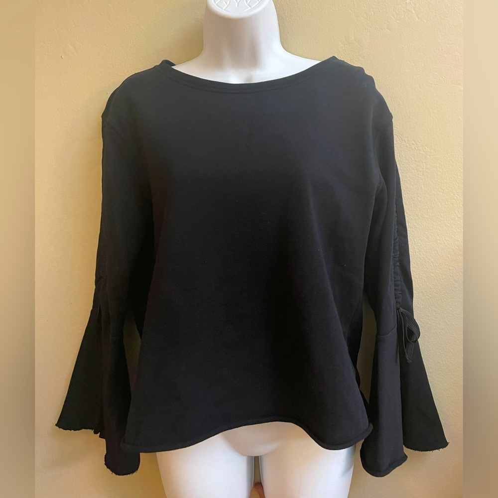 Black detailed sweatshirt